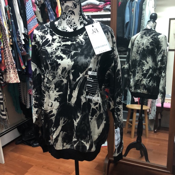JK Attire Tops - JK ATTIRE WOMEN’s SWEATSHIRT TYE DYE M NWT